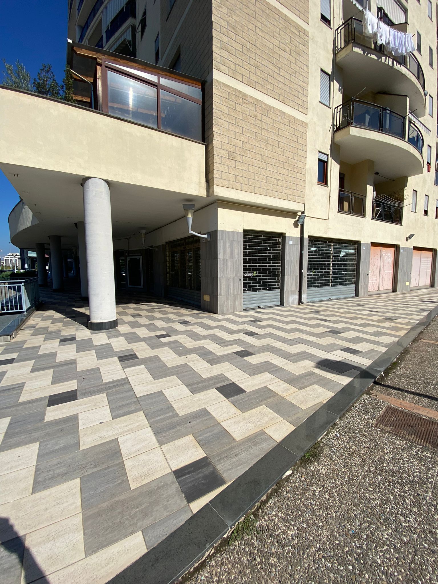 WhatsApp Image 2022-10-12 at 12.48.59 – Copia Locale commerciale su Viale G. Mancini – 220mq