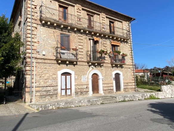 Appartamento in vendita su Marano Marchesato(CS) via Morroni